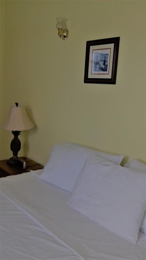 Paige Pond Country Inn St. John's Екстериор снимка