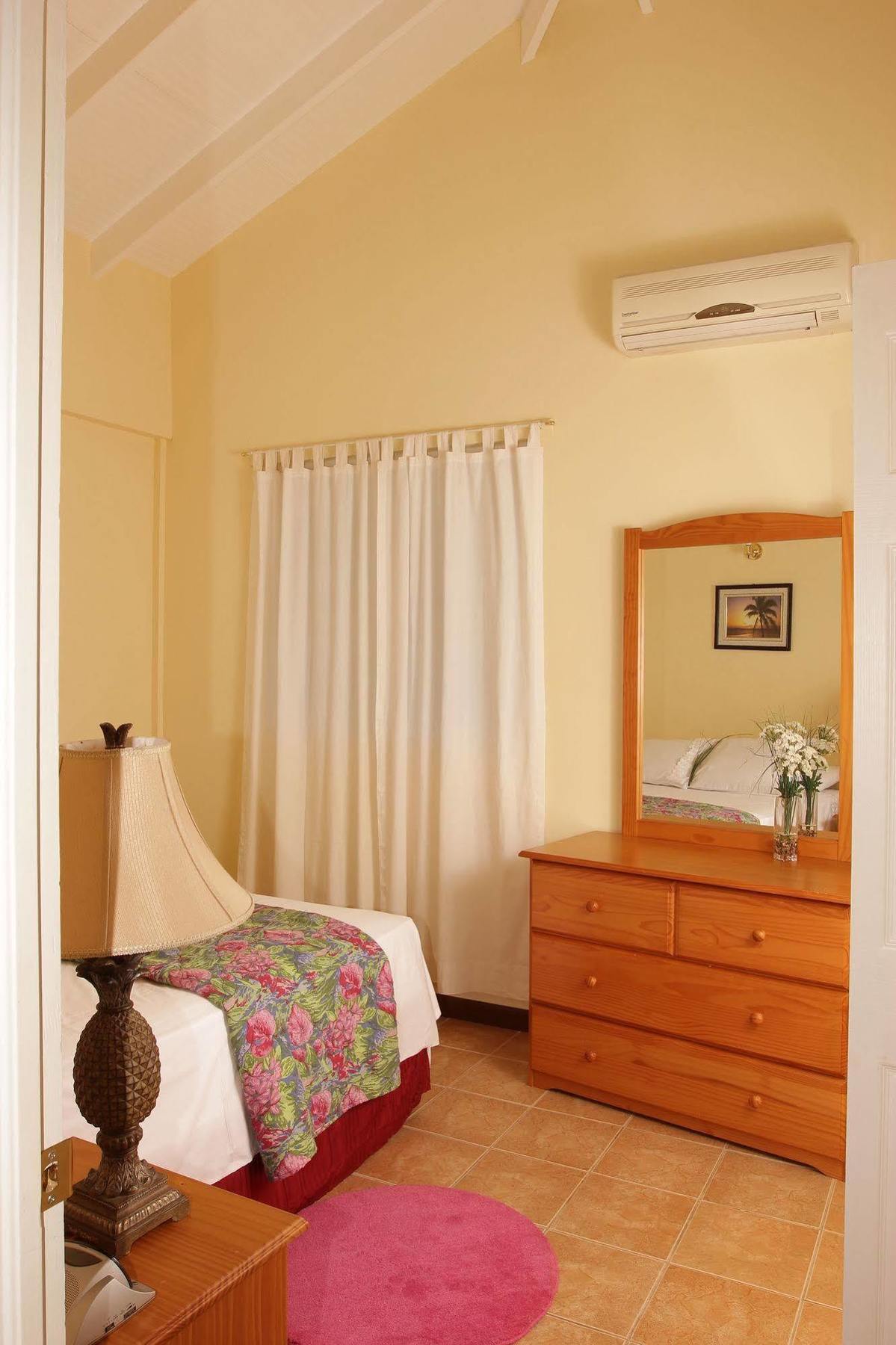 Paige Pond Country Inn St. John's Екстериор снимка