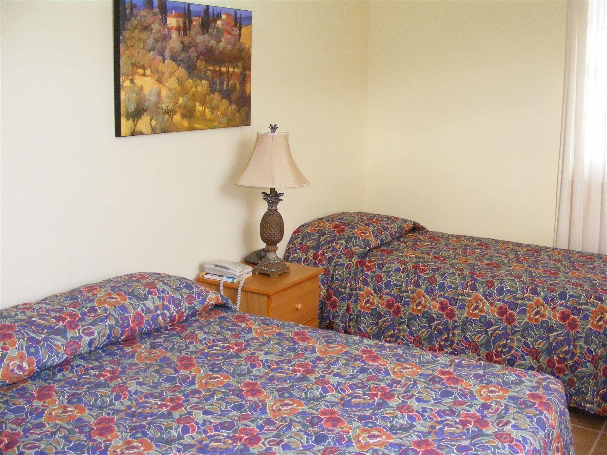 Paige Pond Country Inn St. John's Екстериор снимка