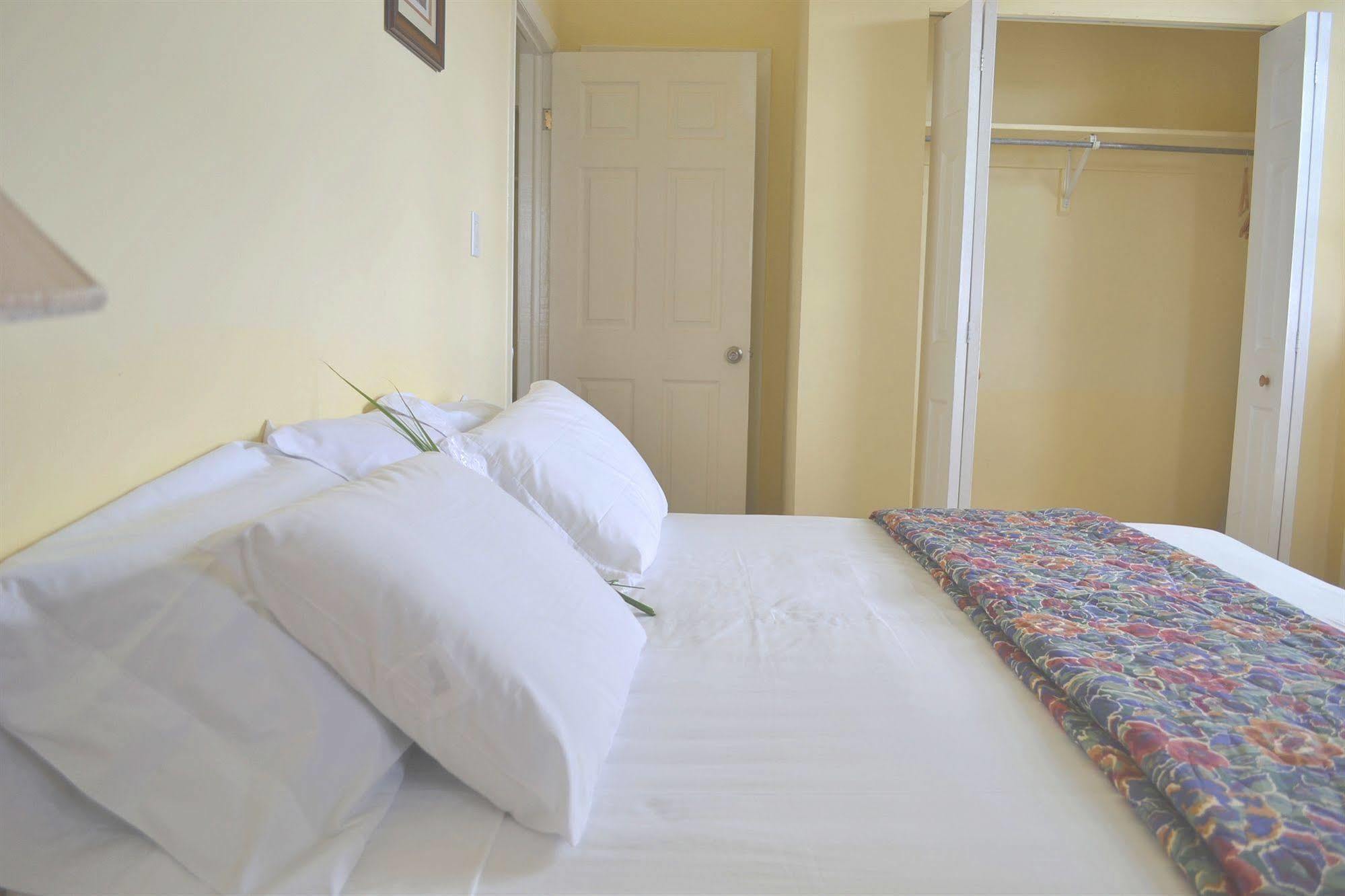 Paige Pond Country Inn St. John's Екстериор снимка